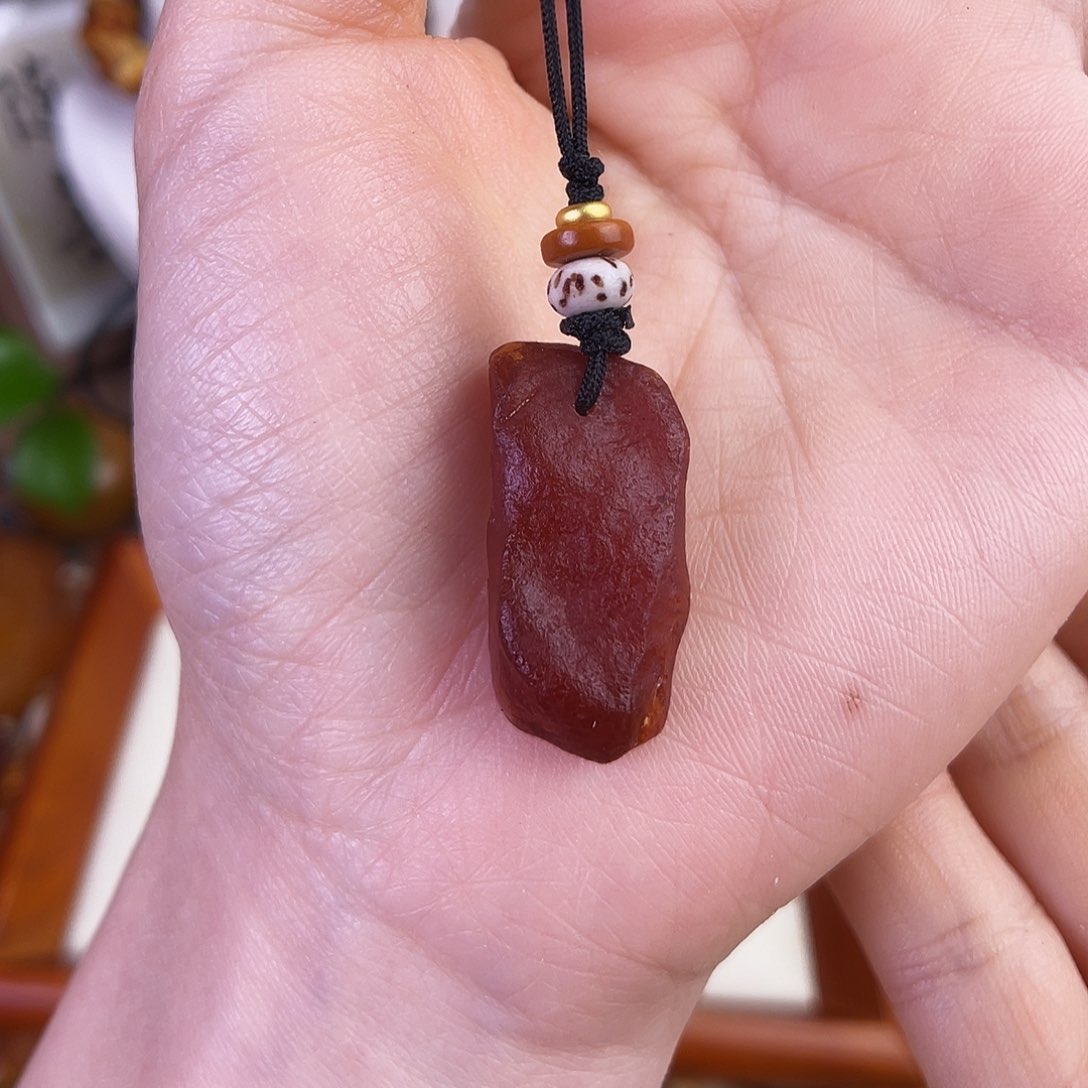 琥珀珠宝奇石未镶嵌。