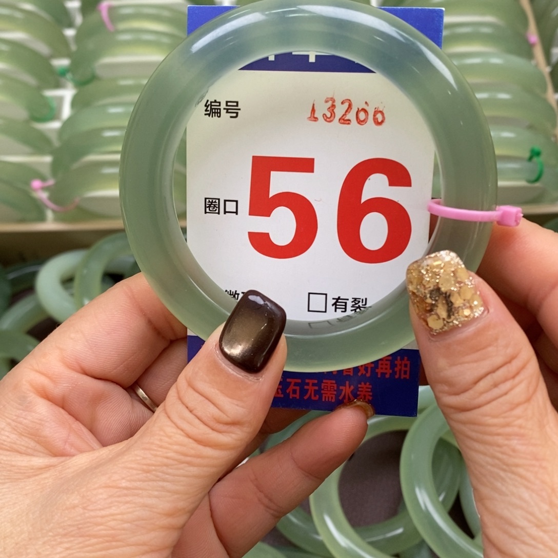 姗***呐蛇纹石玉未镶嵌手镯