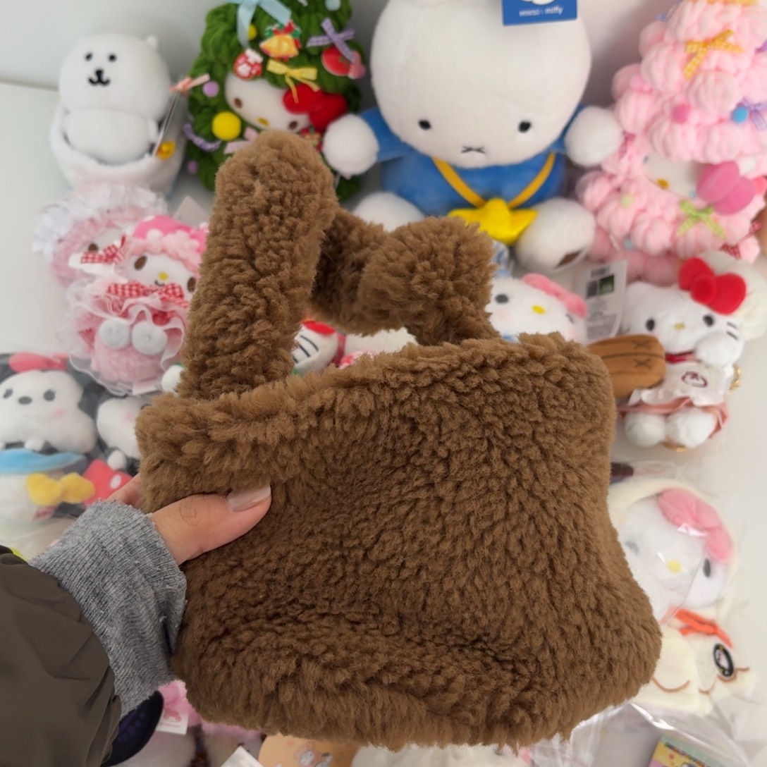 毛绒捡漏款咖色包包