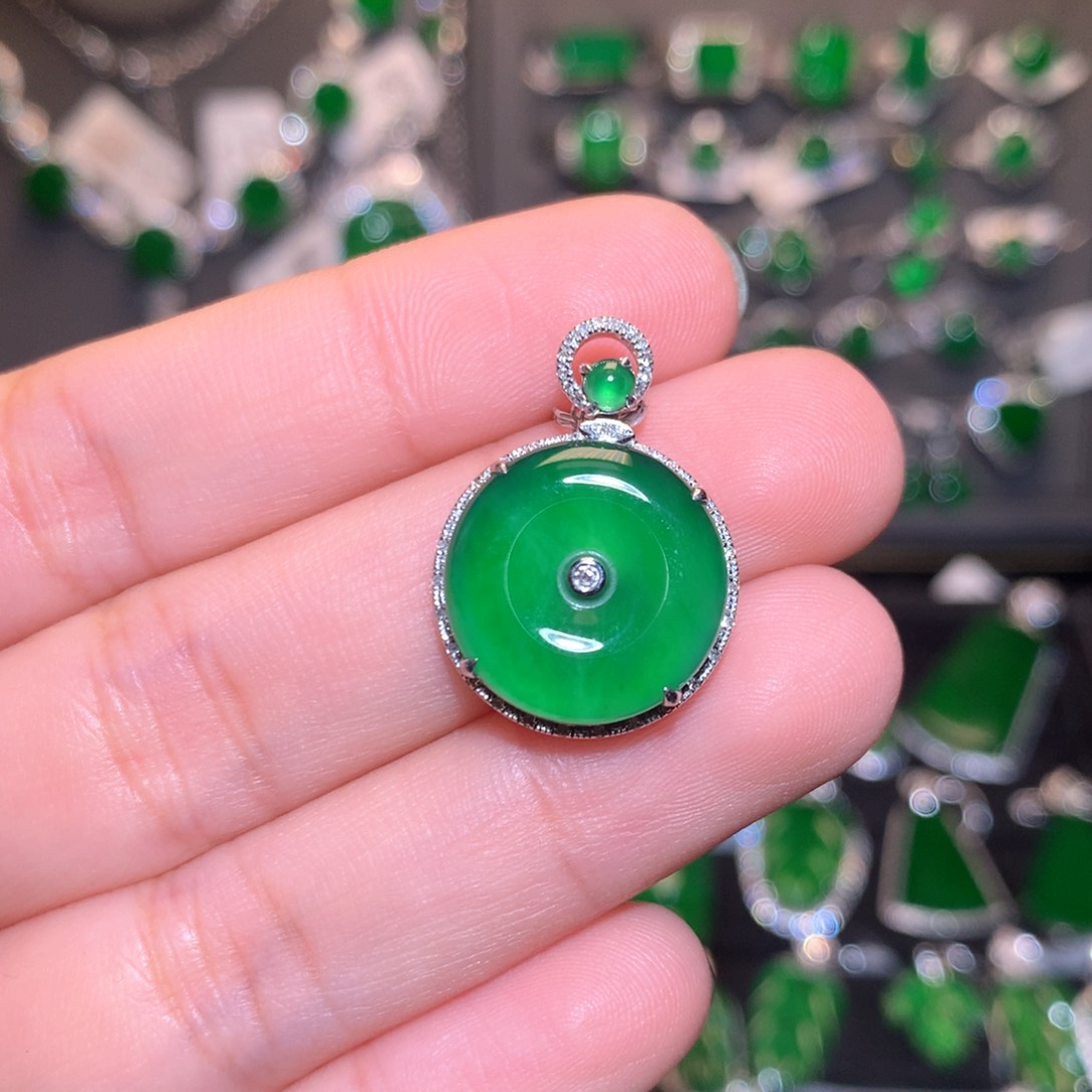 翡翠颈饰18K金镶嵌平安扣