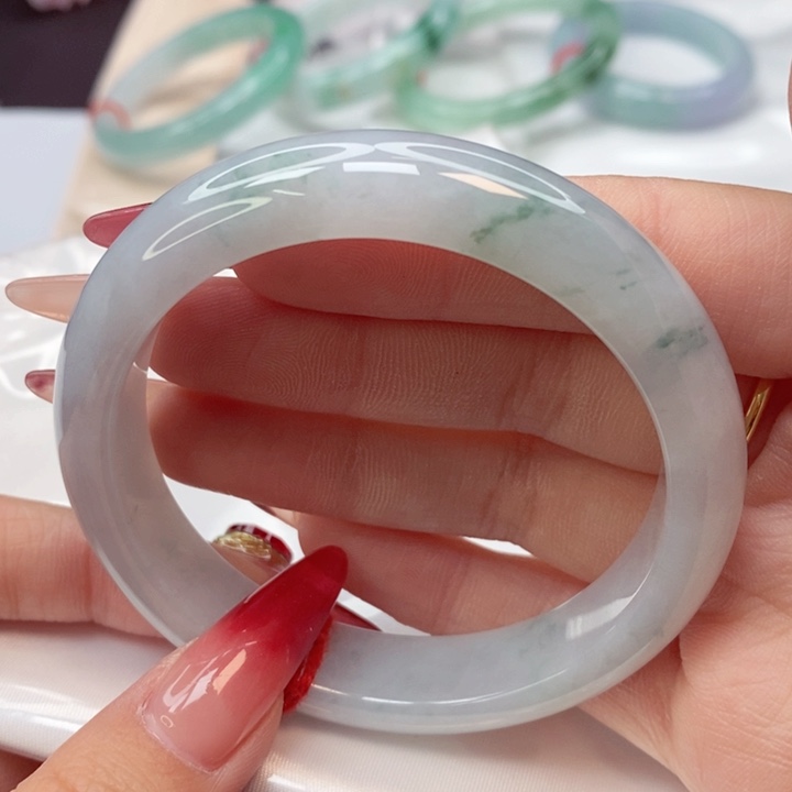 翡翠手镯未镶嵌57圈