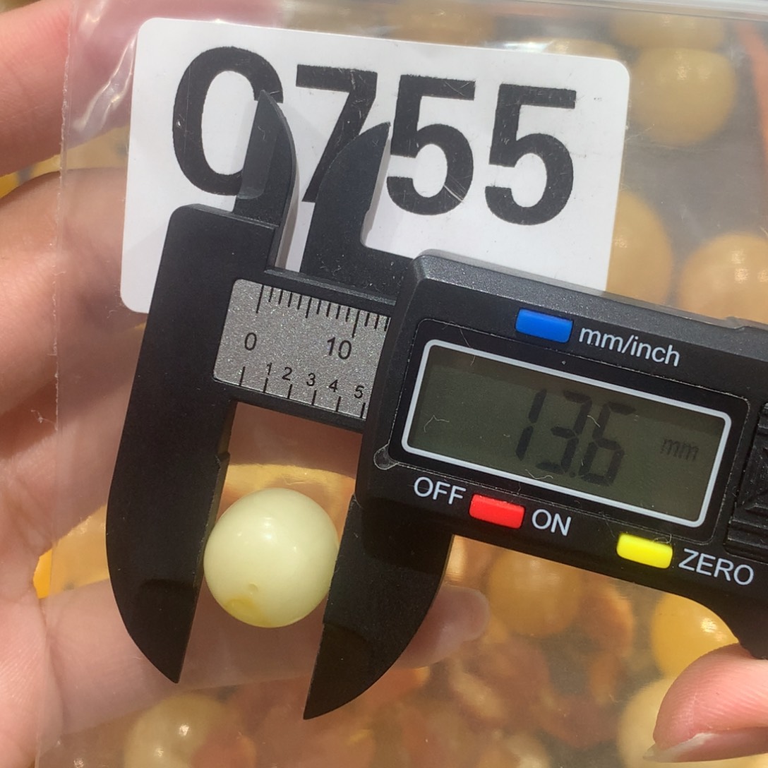 未镶嵌琥珀珠宝奇石