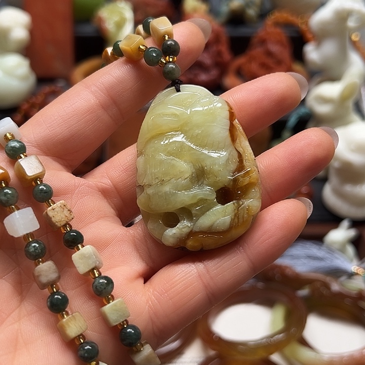 蛇纹石玉吊坠未镶嵌