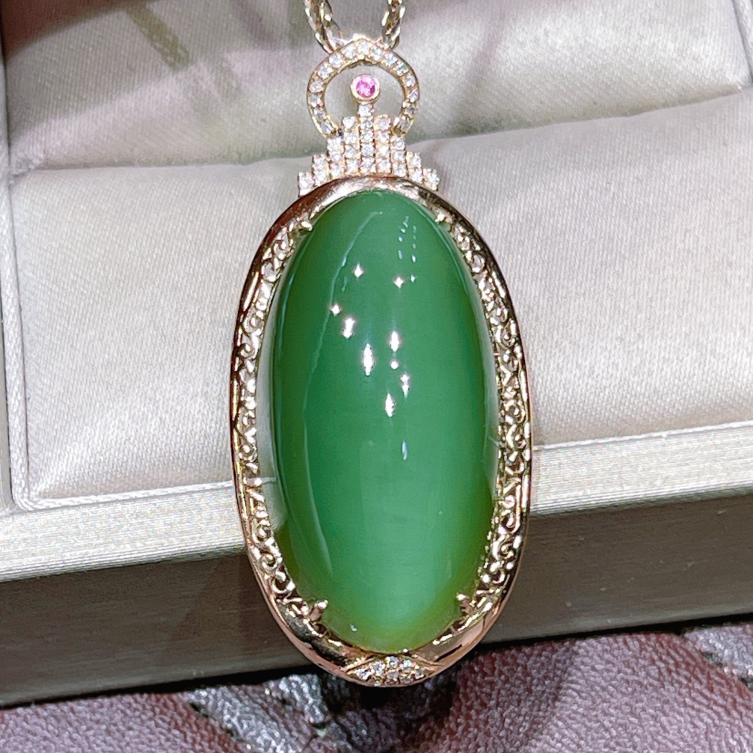 18K金镶嵌 天然和田玉绿猫眼吊坠 裸石27.7*14.8厚11总39.4m m 