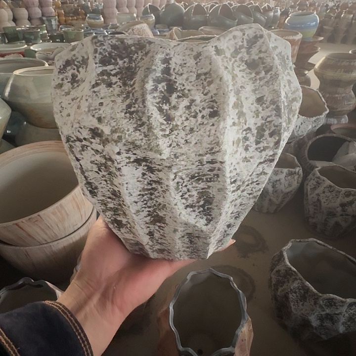 口16高22窄口13带孔一个