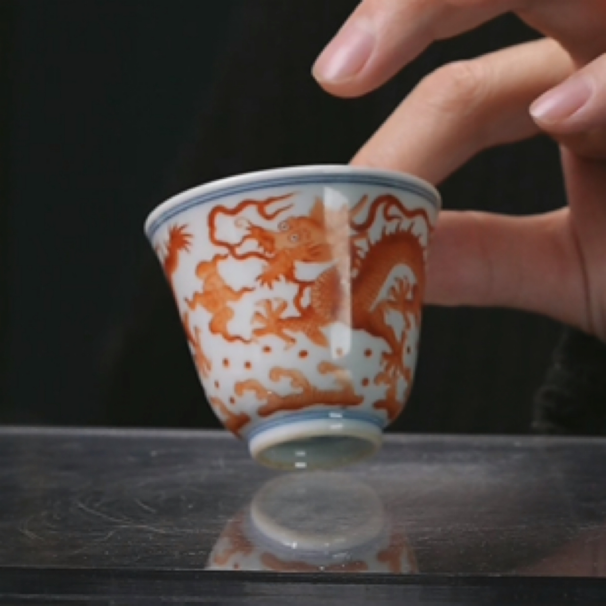 X矾红彩龙戏珠纹铃铛杯