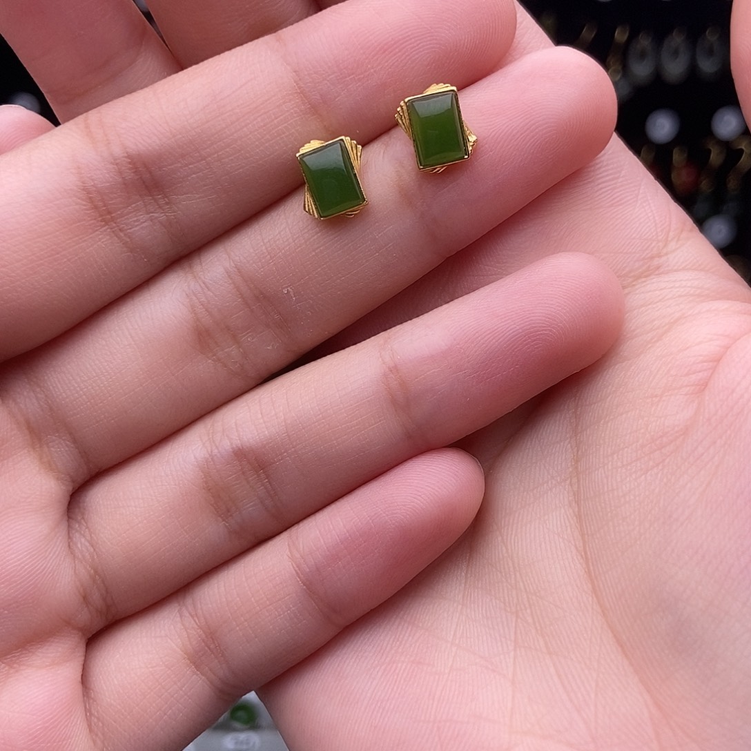 和田玉未镶嵌耳饰