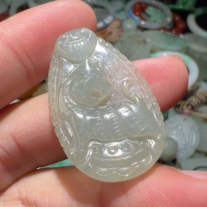 翡翠颈饰未镶嵌吊坠