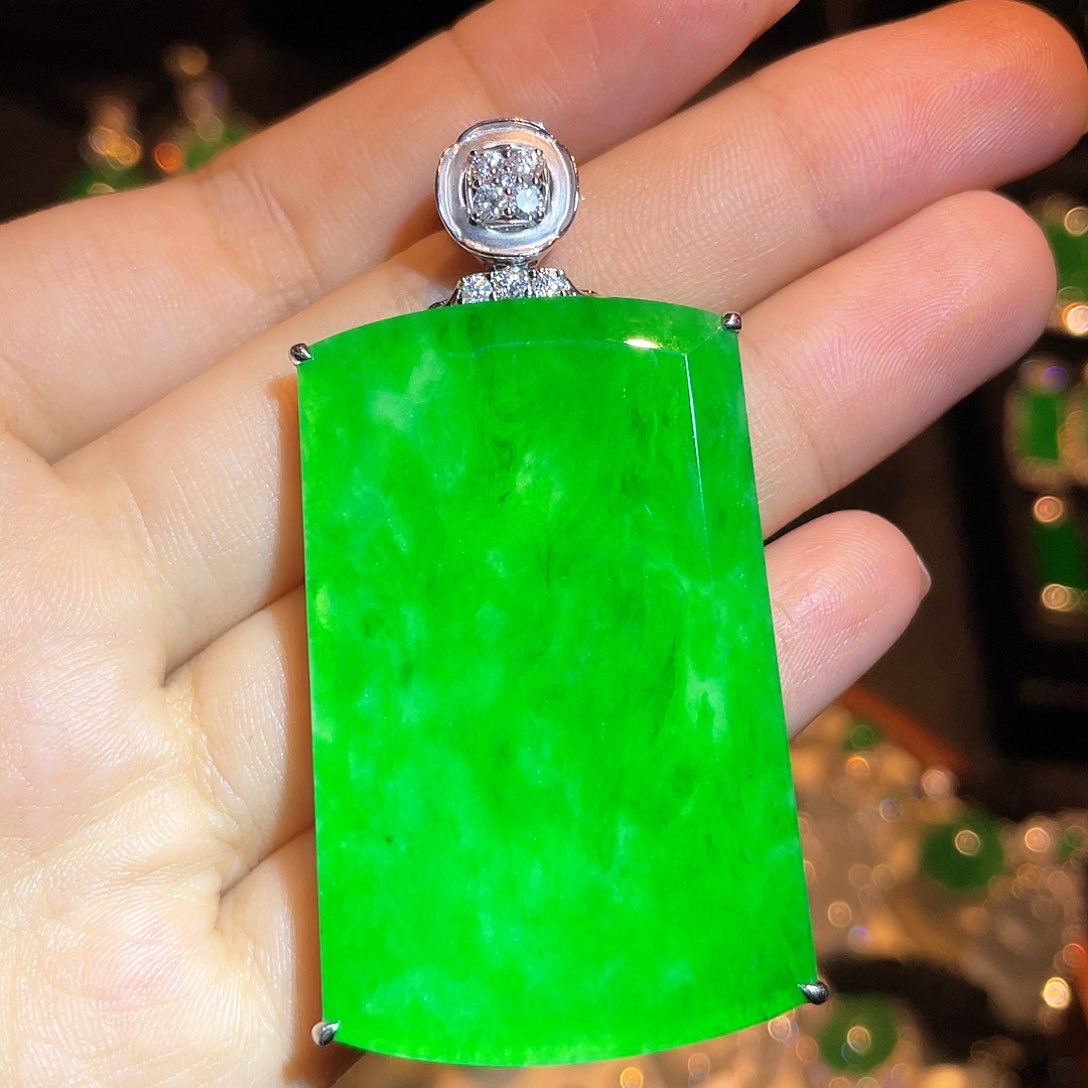 翡翠颈饰18K金镶嵌无事牌guazhui