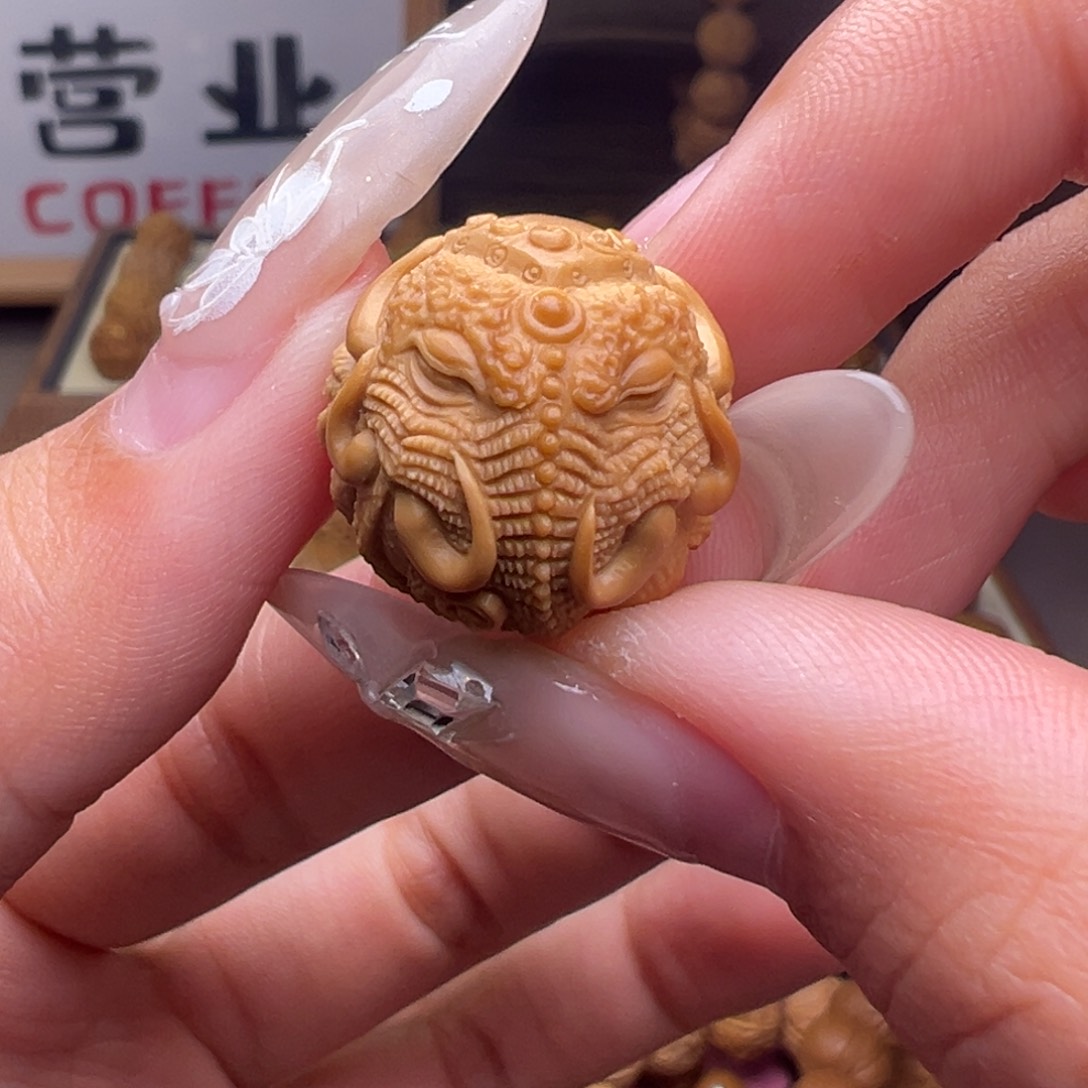 文玩核桃把件精修款火焰象神18左右尺寸全品有正常封口线