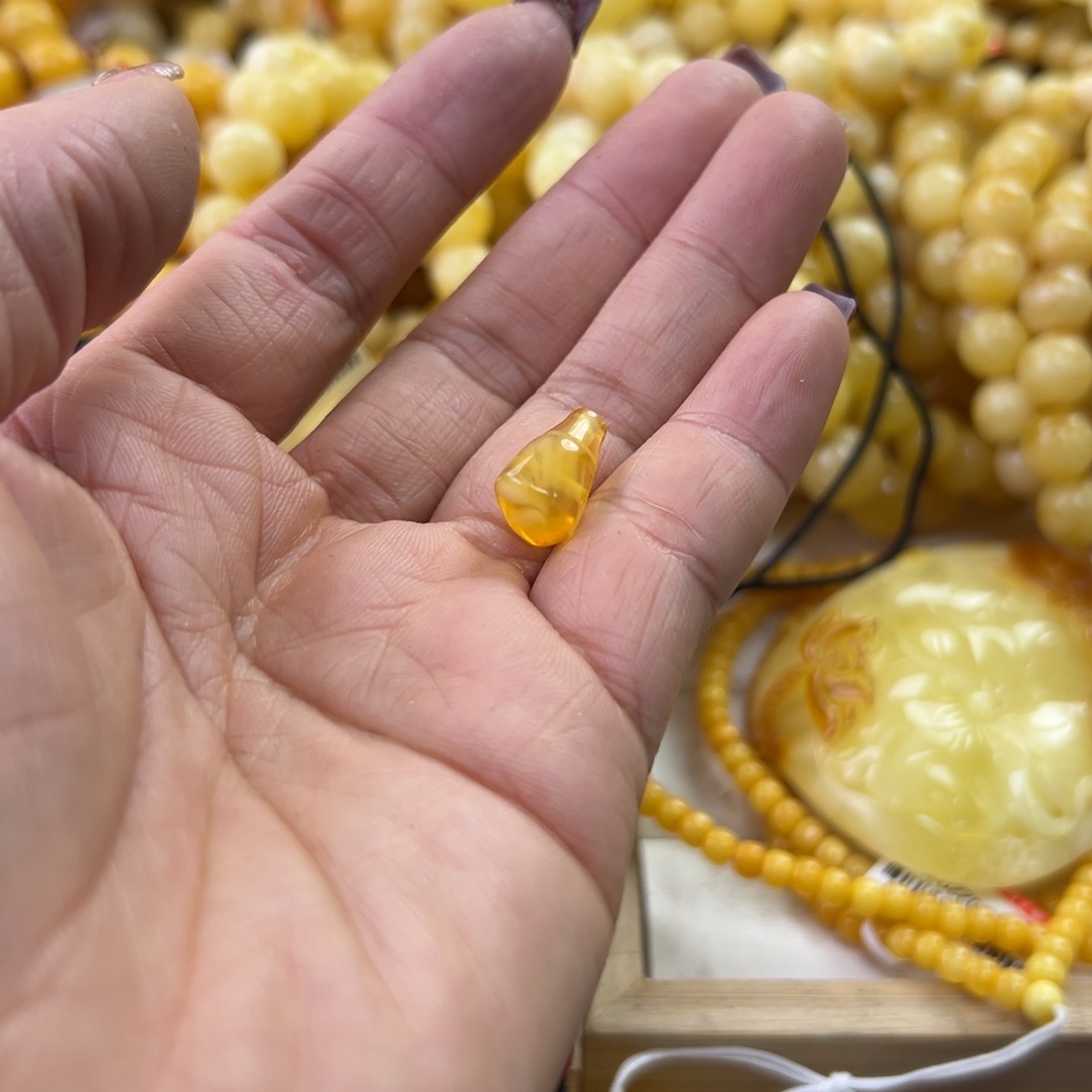 琥珀珠宝奇石未镶嵌