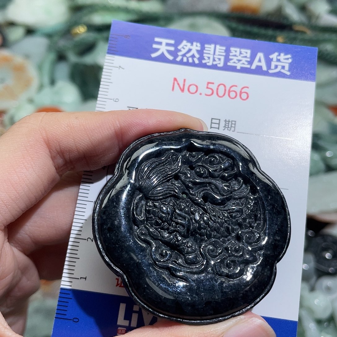 翡翠未镶嵌挂件5066