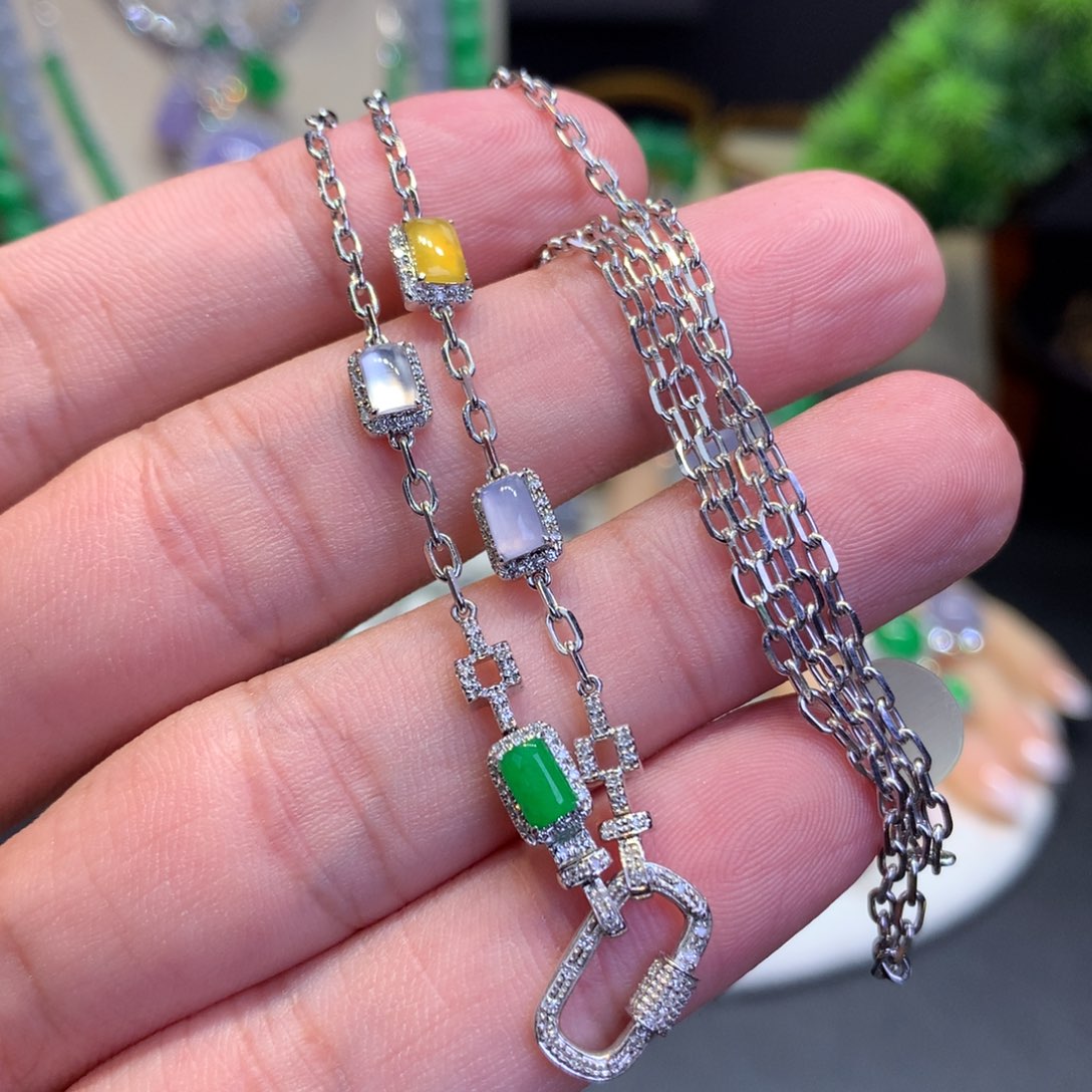 翡翠18K金镶嵌颈饰