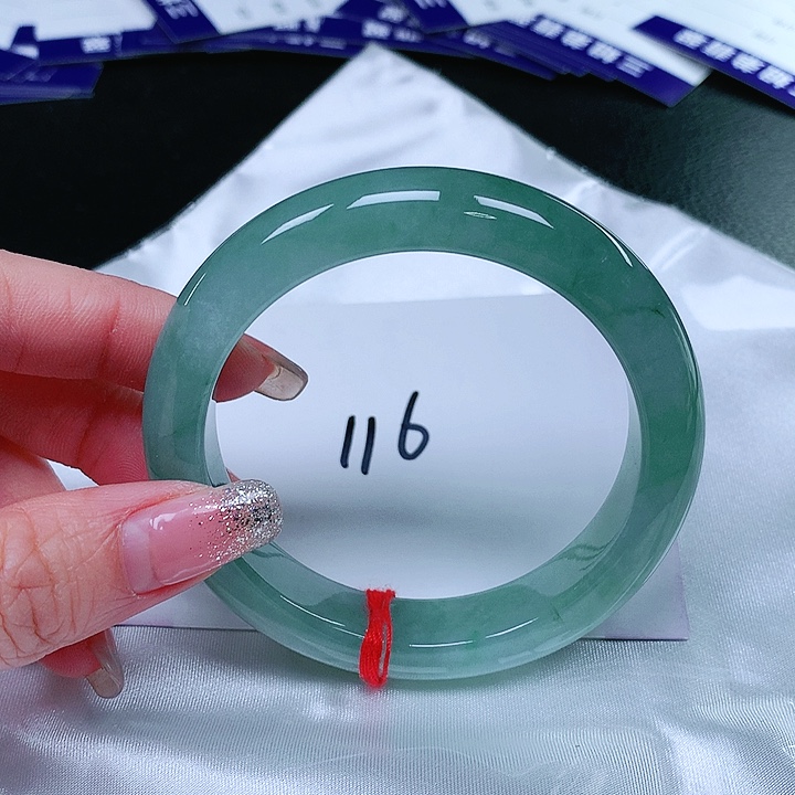 翡翠手镯未镶嵌翡翠手镯未镶嵌