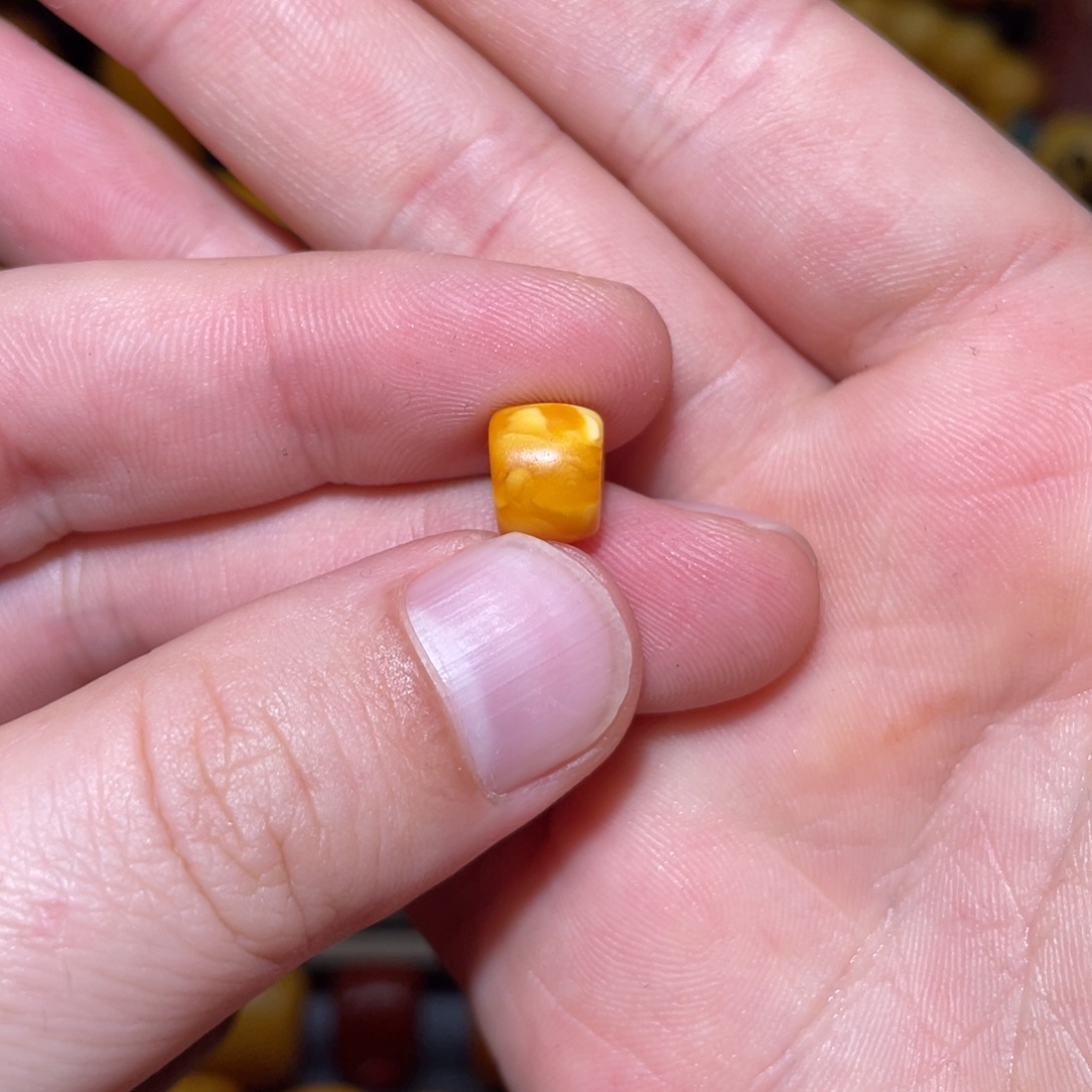 莫***瑜琥珀未镶嵌裸石马蹄