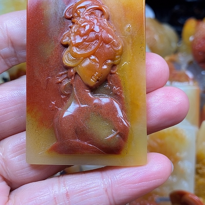 石英质玉（黄龙玉）合金颈饰