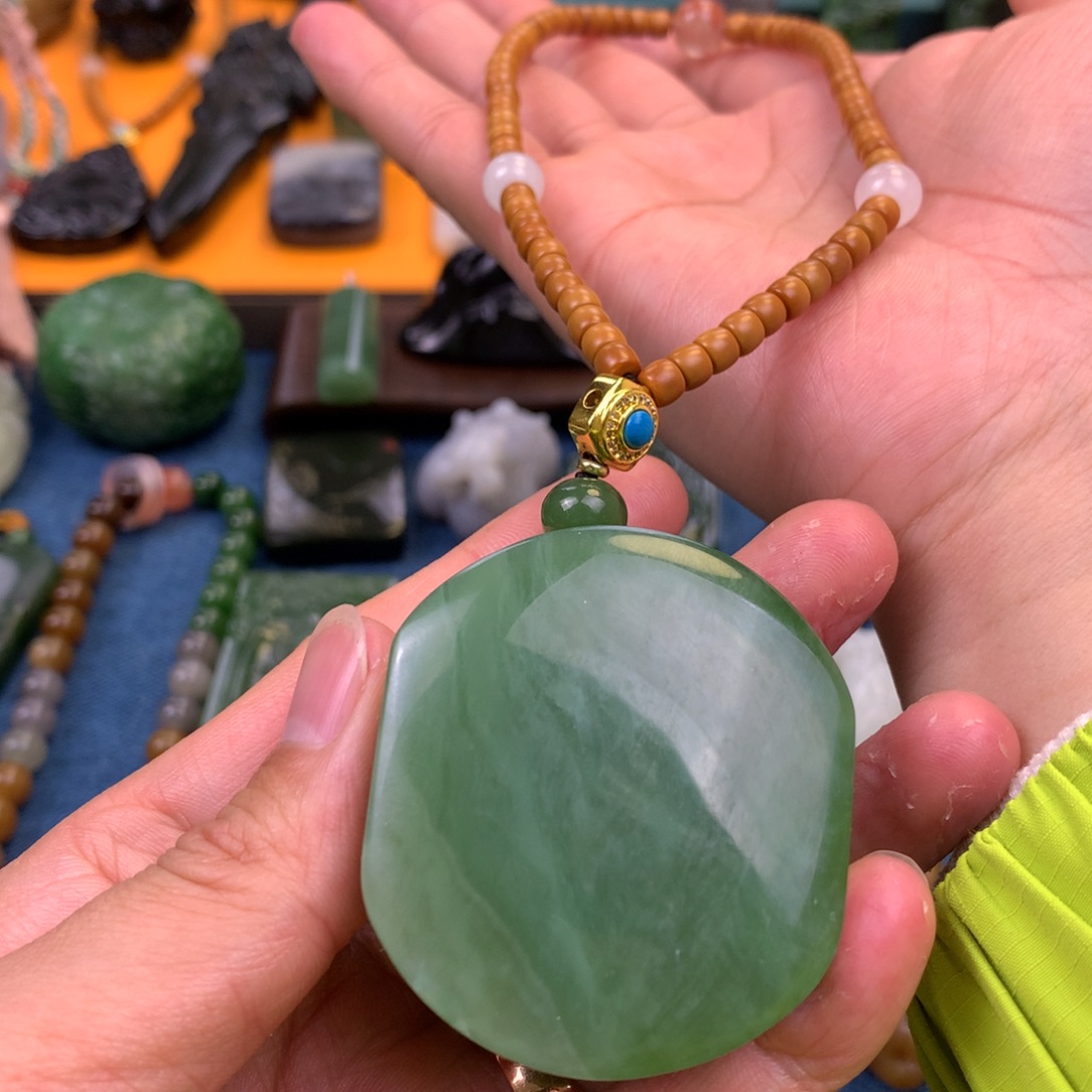 和田玉未镶嵌颈饰