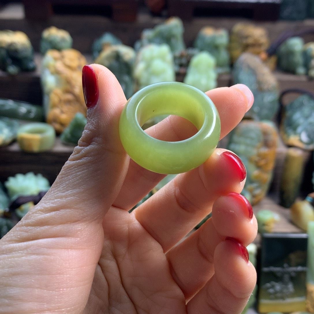 岫岩河磨玉（透闪石质玉）扳指未镶嵌黑*