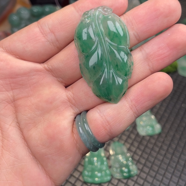 石英质玉未镶嵌颈饰