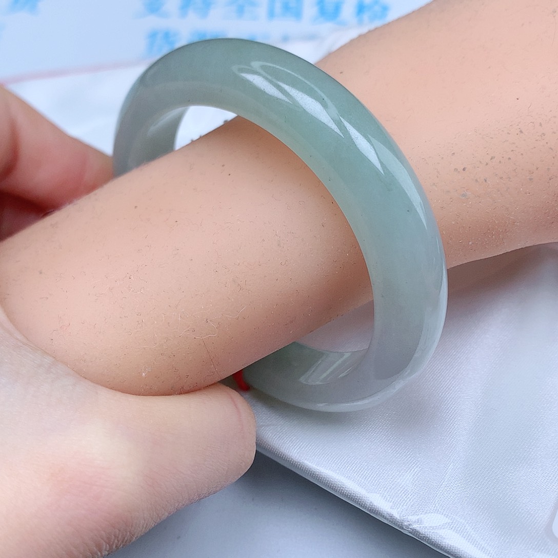 翡翠手镯未镶嵌天然