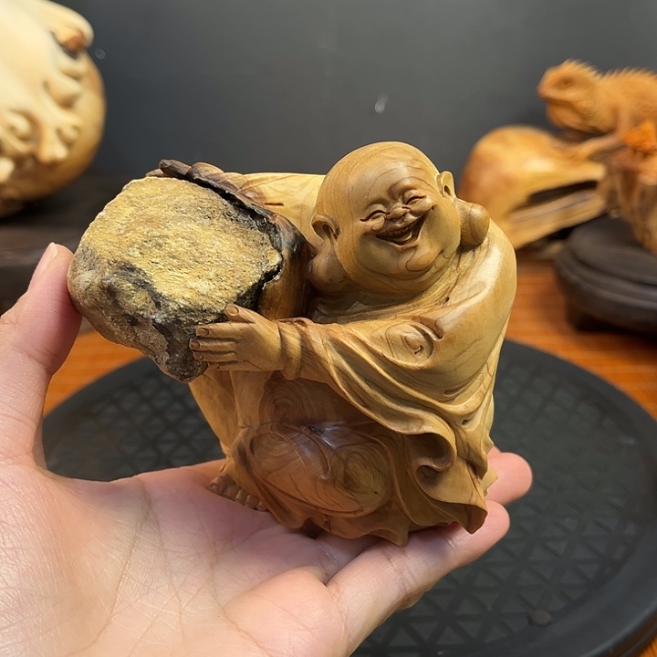 柏木（崖柏）卡石弥勒