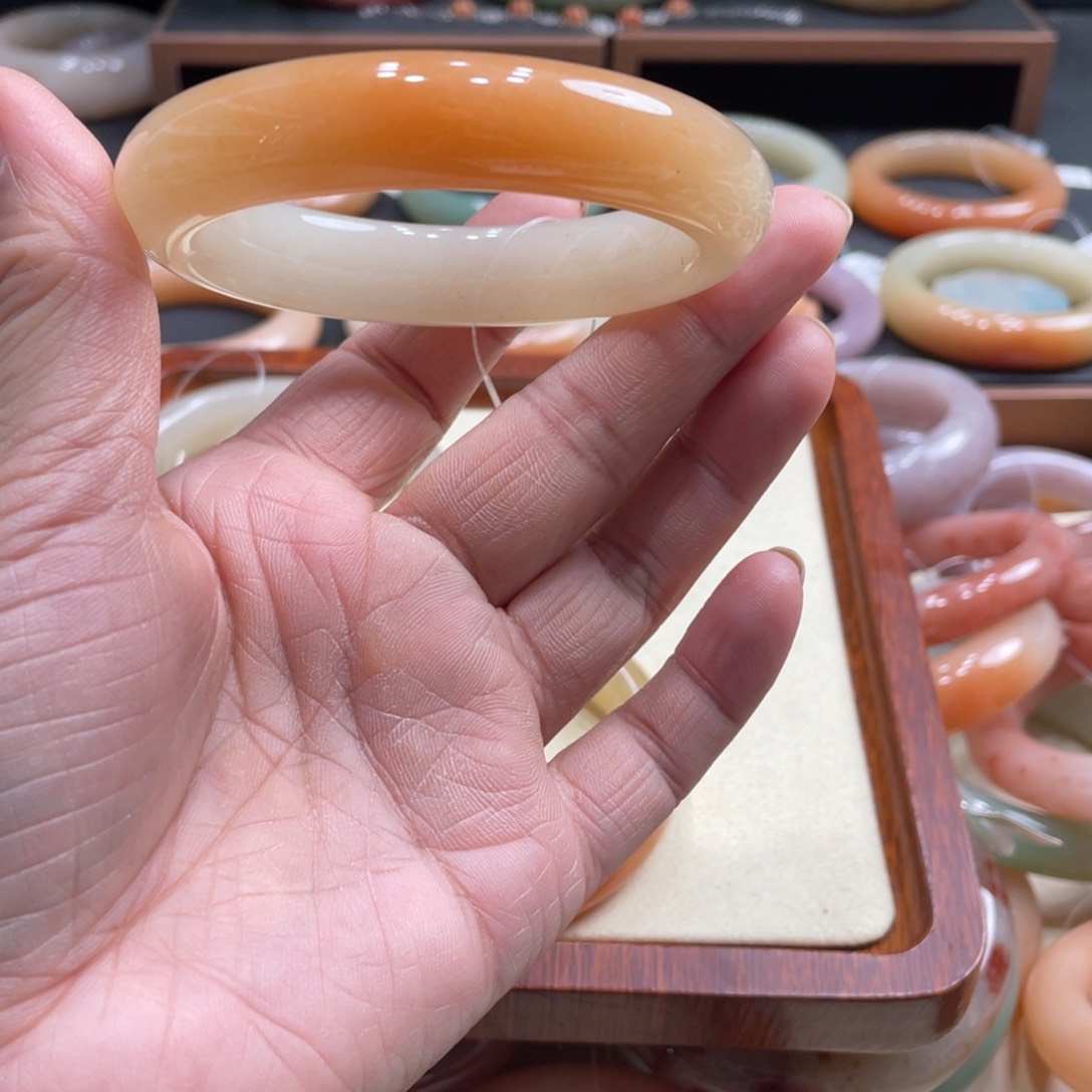 石英质玉手镯未镶嵌C****.