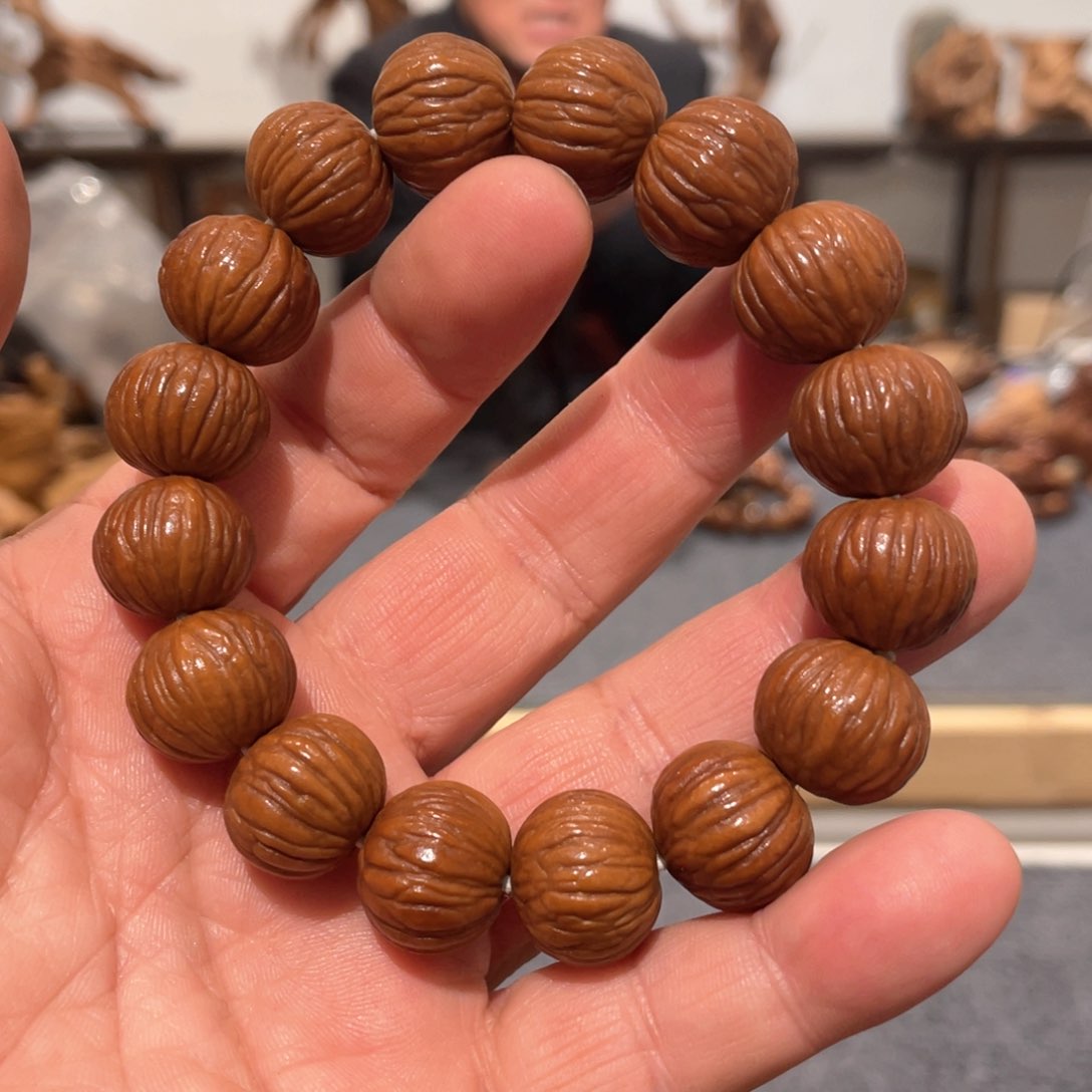 【闪购商品】柏木（崖柏）龙纹桃核