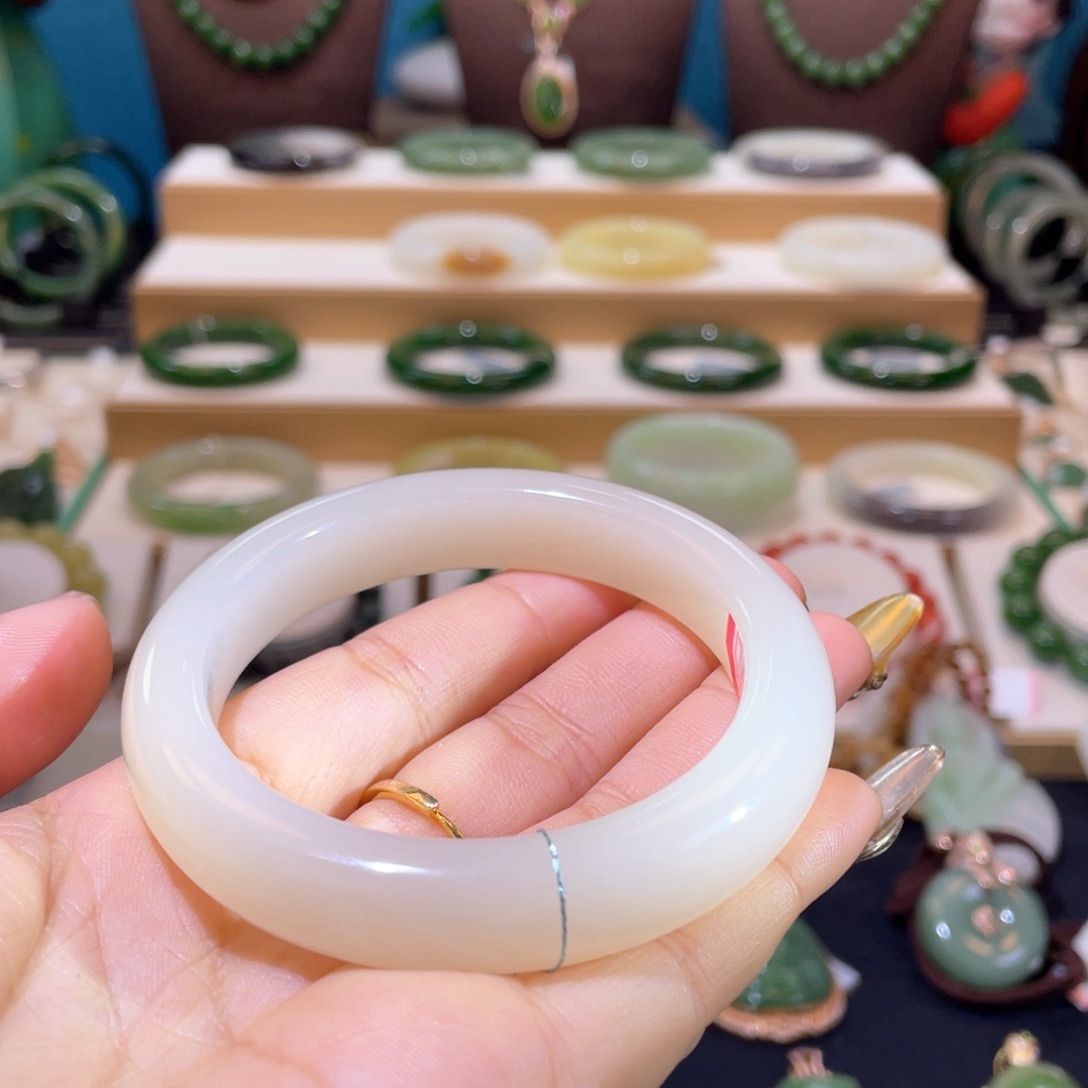 和田玉收藏级藕粉手镯未镶嵌