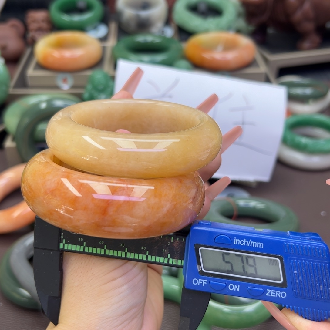 未镶嵌手镯石英岩玉