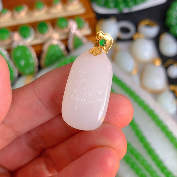 和田玉（碧玉）吊坠羊脂玉18K金镶嵌