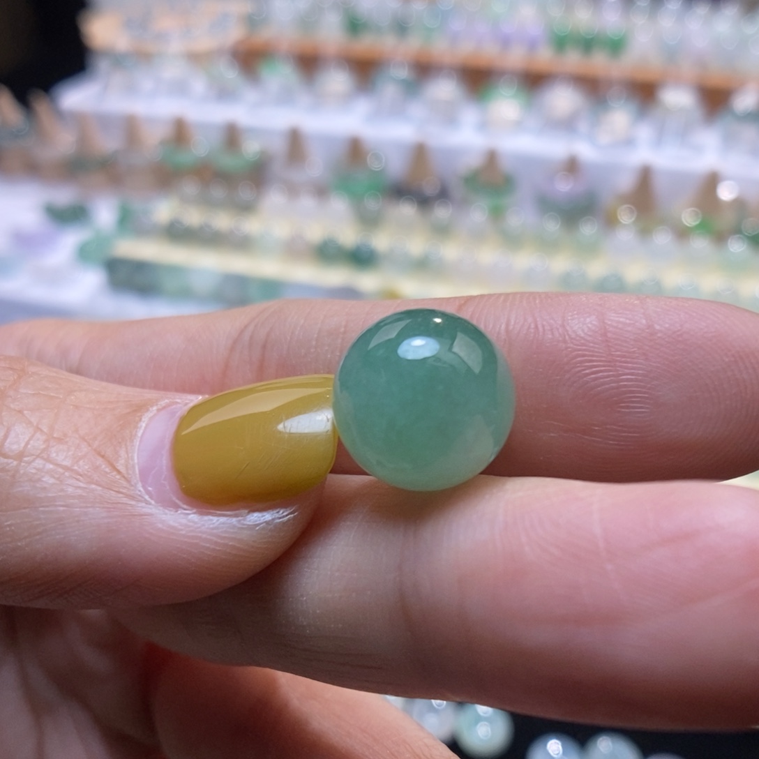 翡翠未镶嵌颈饰12.8飘绿