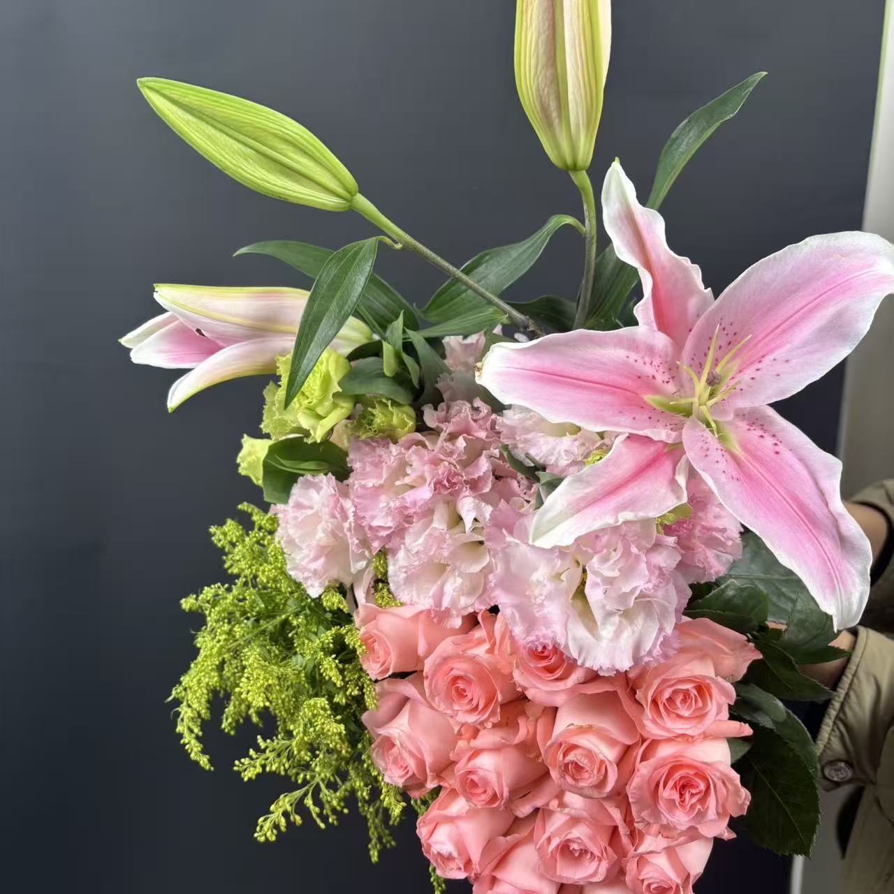 【柔光蜜语】粉玫5+粉桔梗200g+粉百合4朵+粉康5+送1份配草顺丰包邮