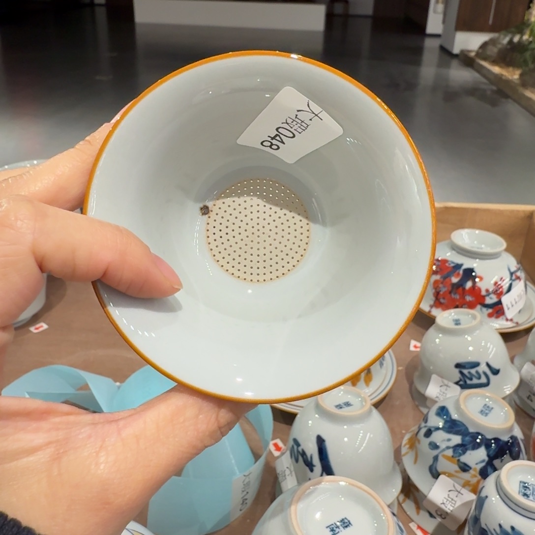 釉下手绘茶具微瑕