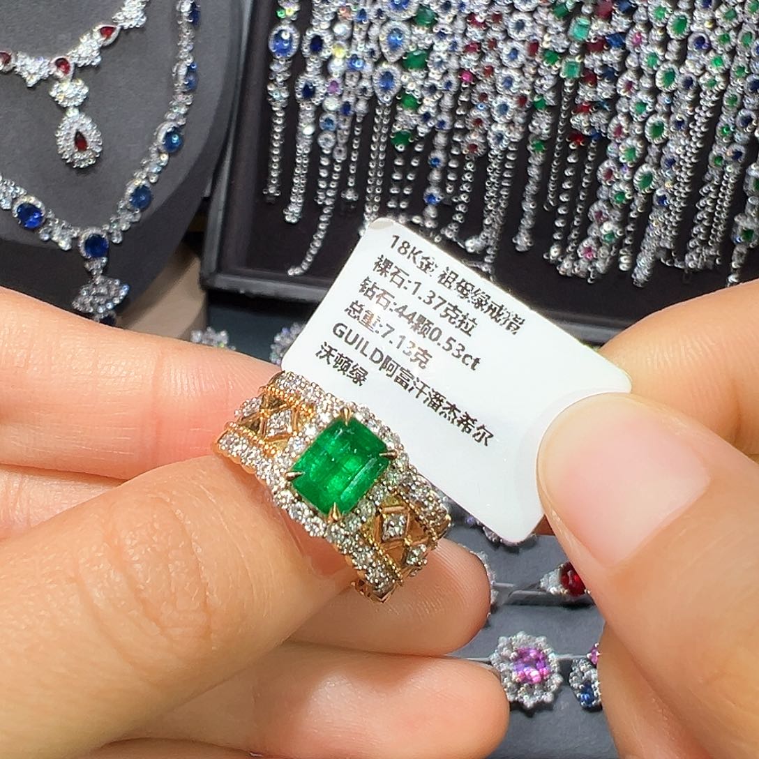 祖母绿戒指18K金镶嵌