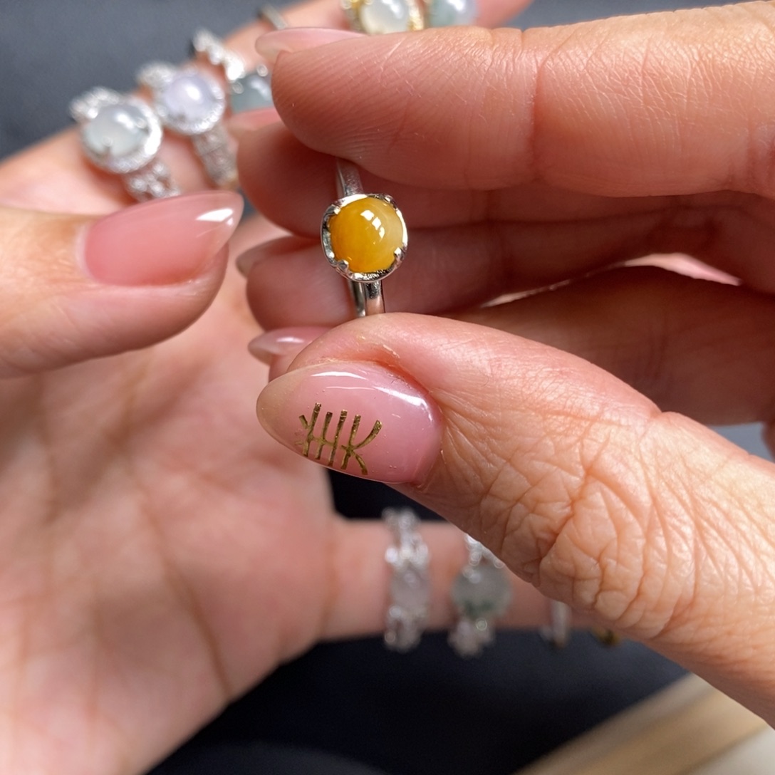 翡翠颈饰未镶嵌微*翡翠