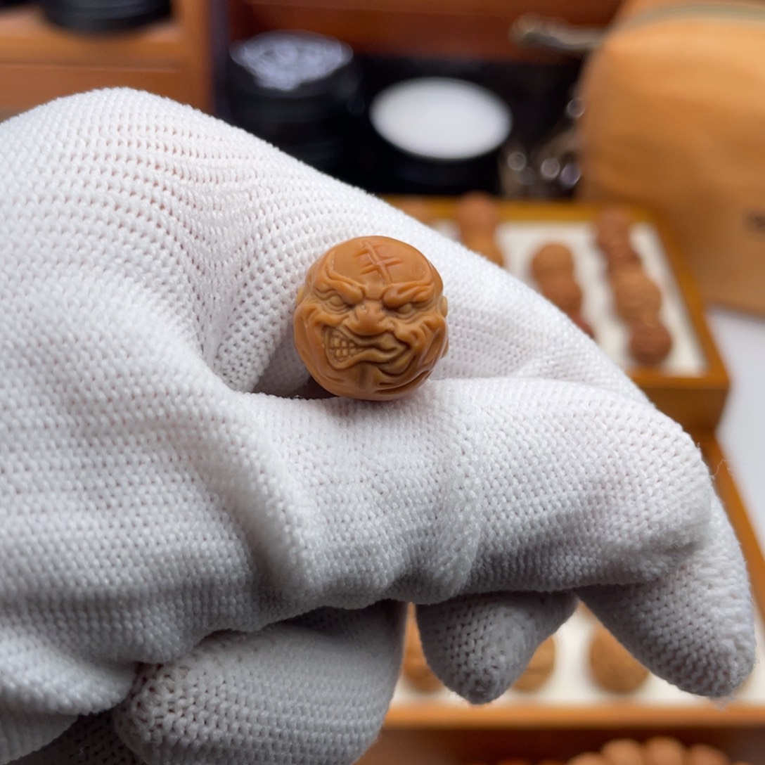 文玩核桃吊坠犄***.猴头核桃雕刻