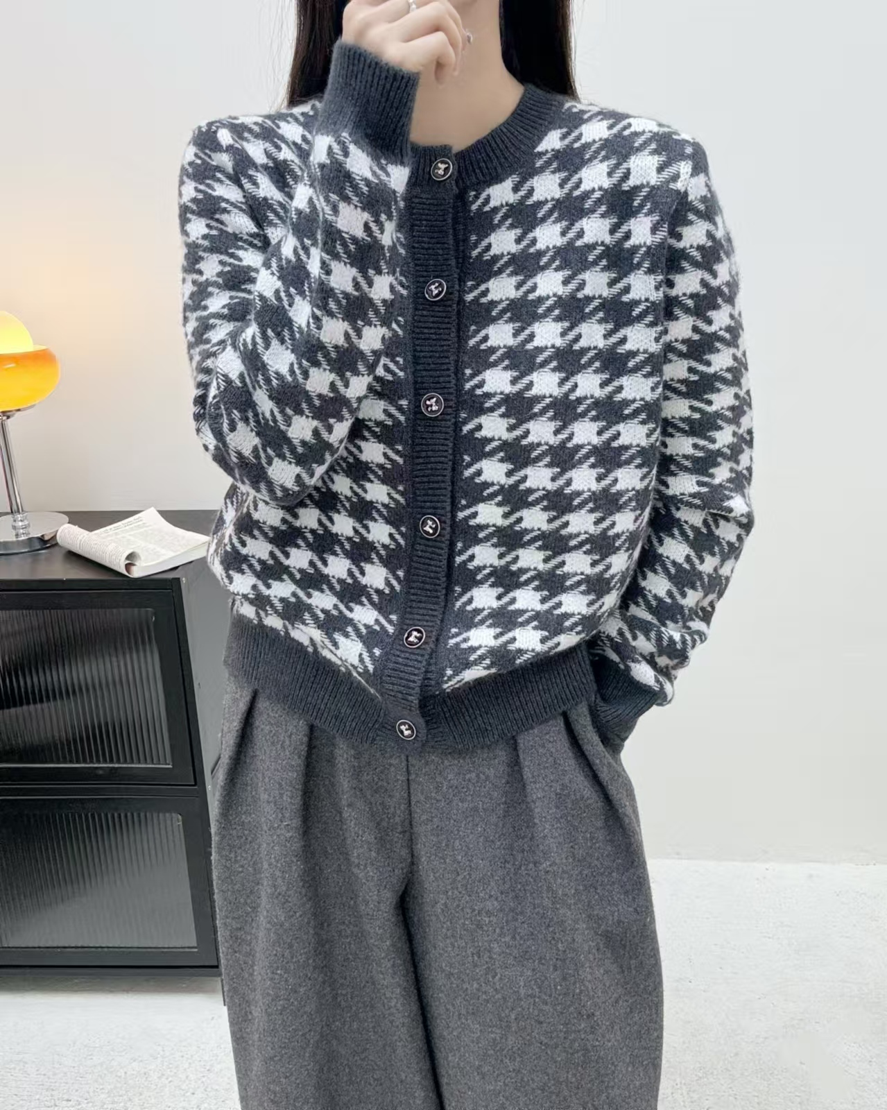 千鸟格毛衣开衫上衣女2024新款宽松韩版小香风外套圆领长袖