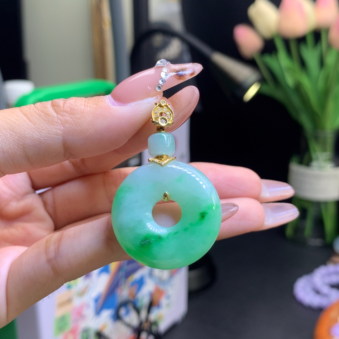 翡翠18K金镶嵌颈饰