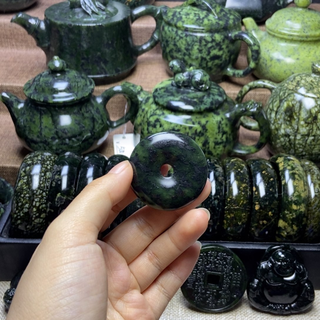 蛇纹石玉未镶嵌药王石吊坠