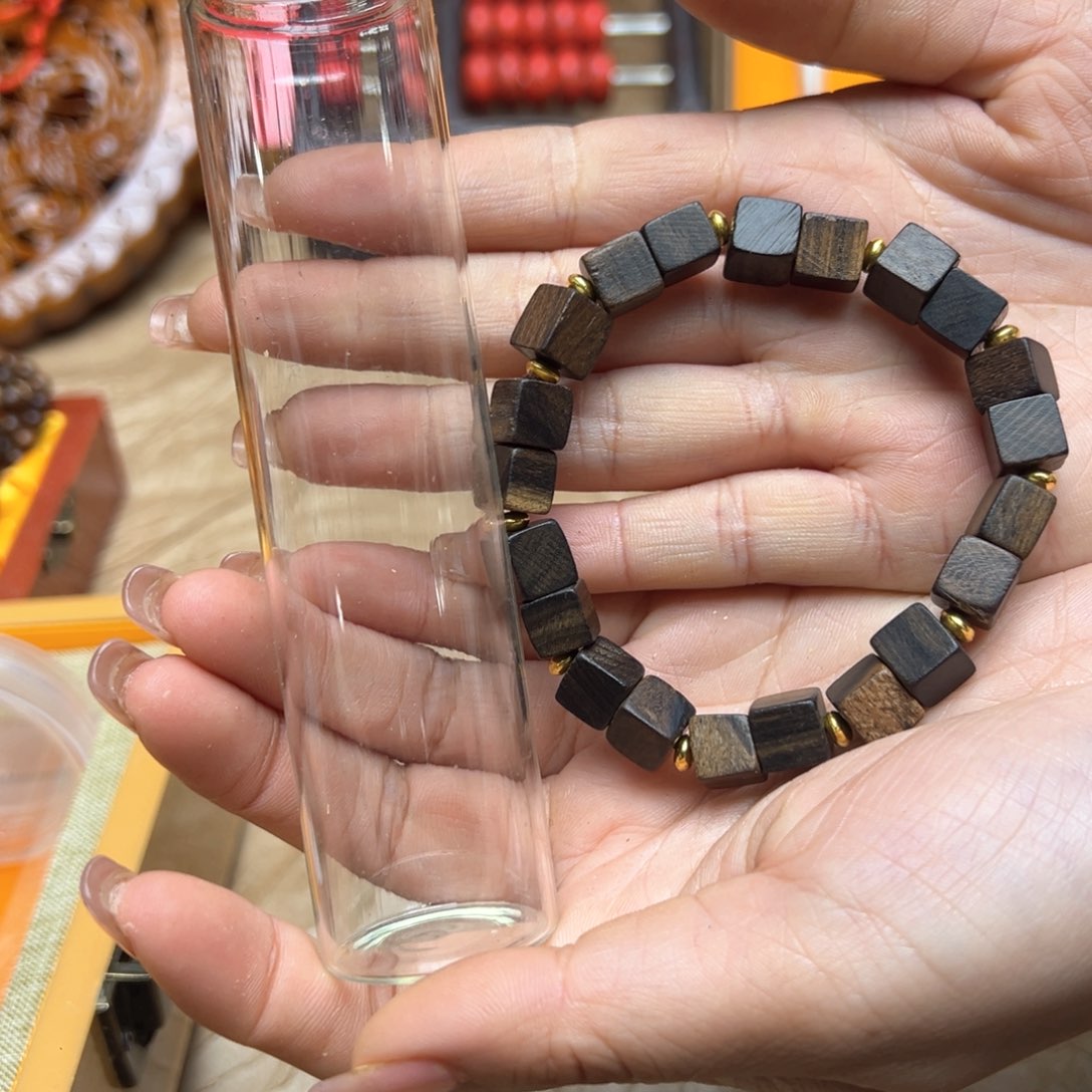 大叶紫檀（黑酸枝木类）