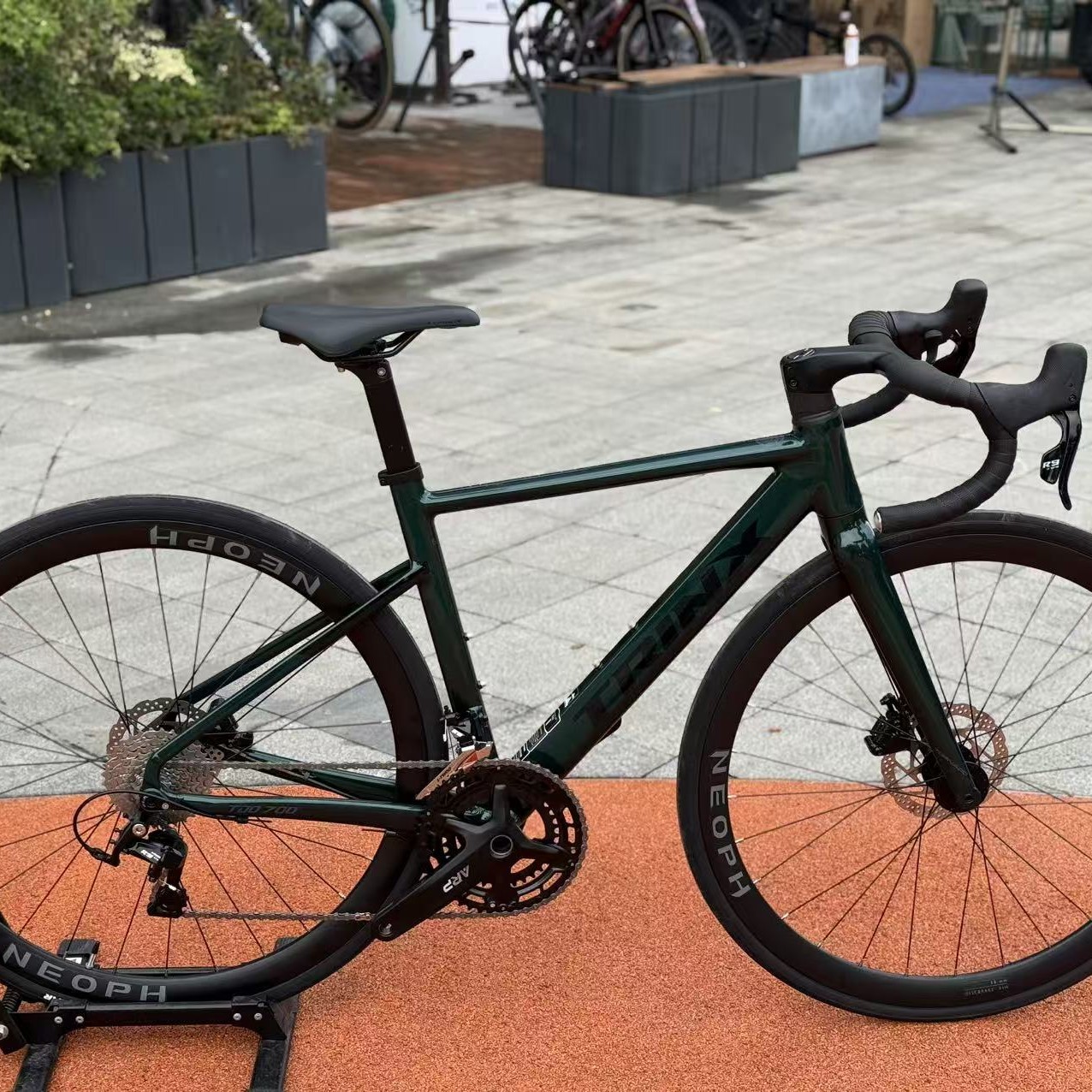 公路自行车入门自行车龙卷风700尺码46适合160-170左右