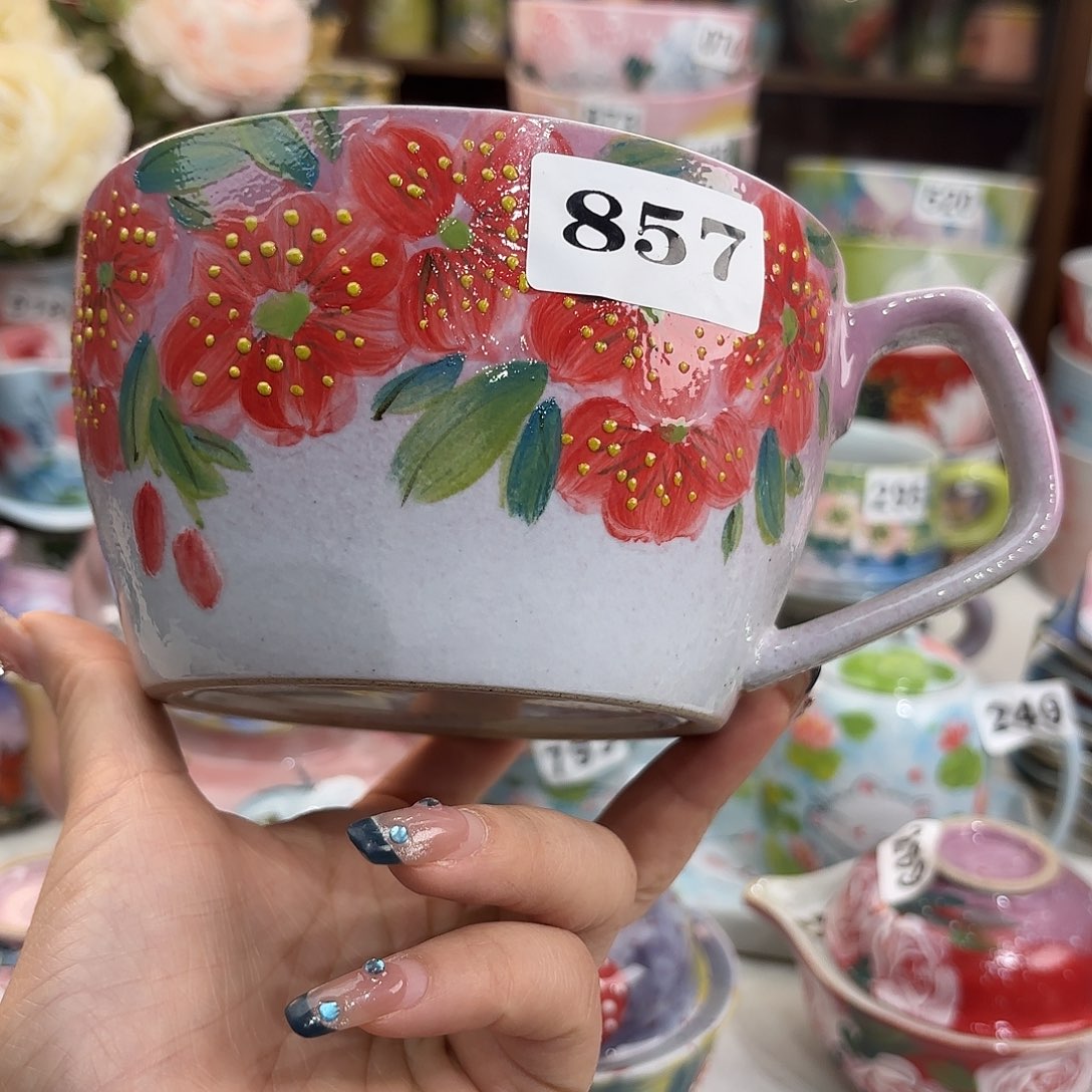 瓷片在干嘛我也要你抱呀