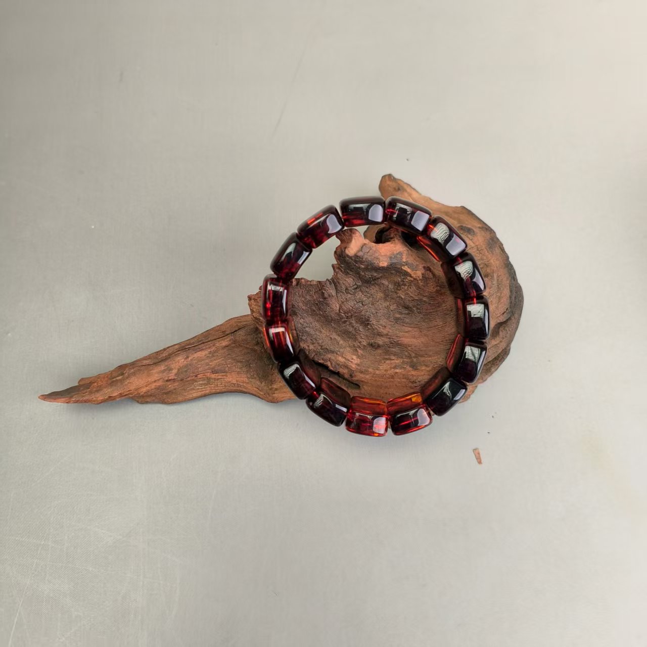 【尚古阁轩】血红色方珠手串（不带礼盒）