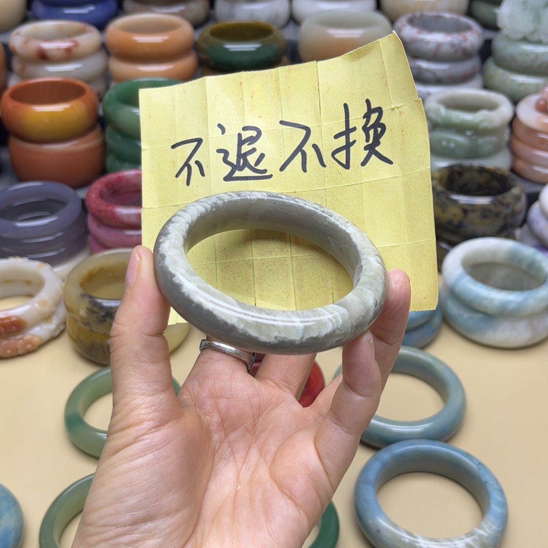 石英质玉手镯未镶嵌