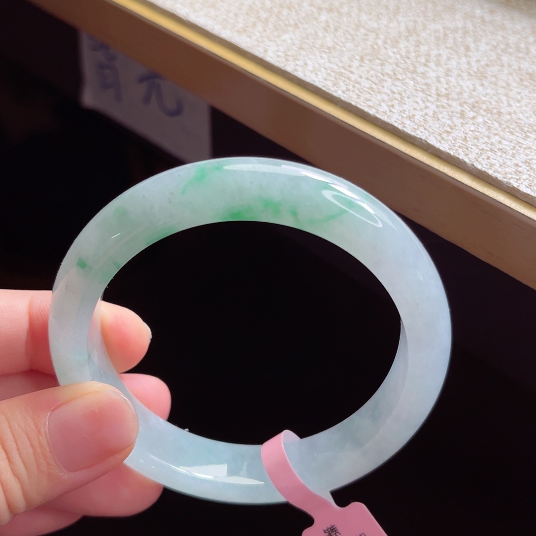 翡翠手镯未镶嵌手镯