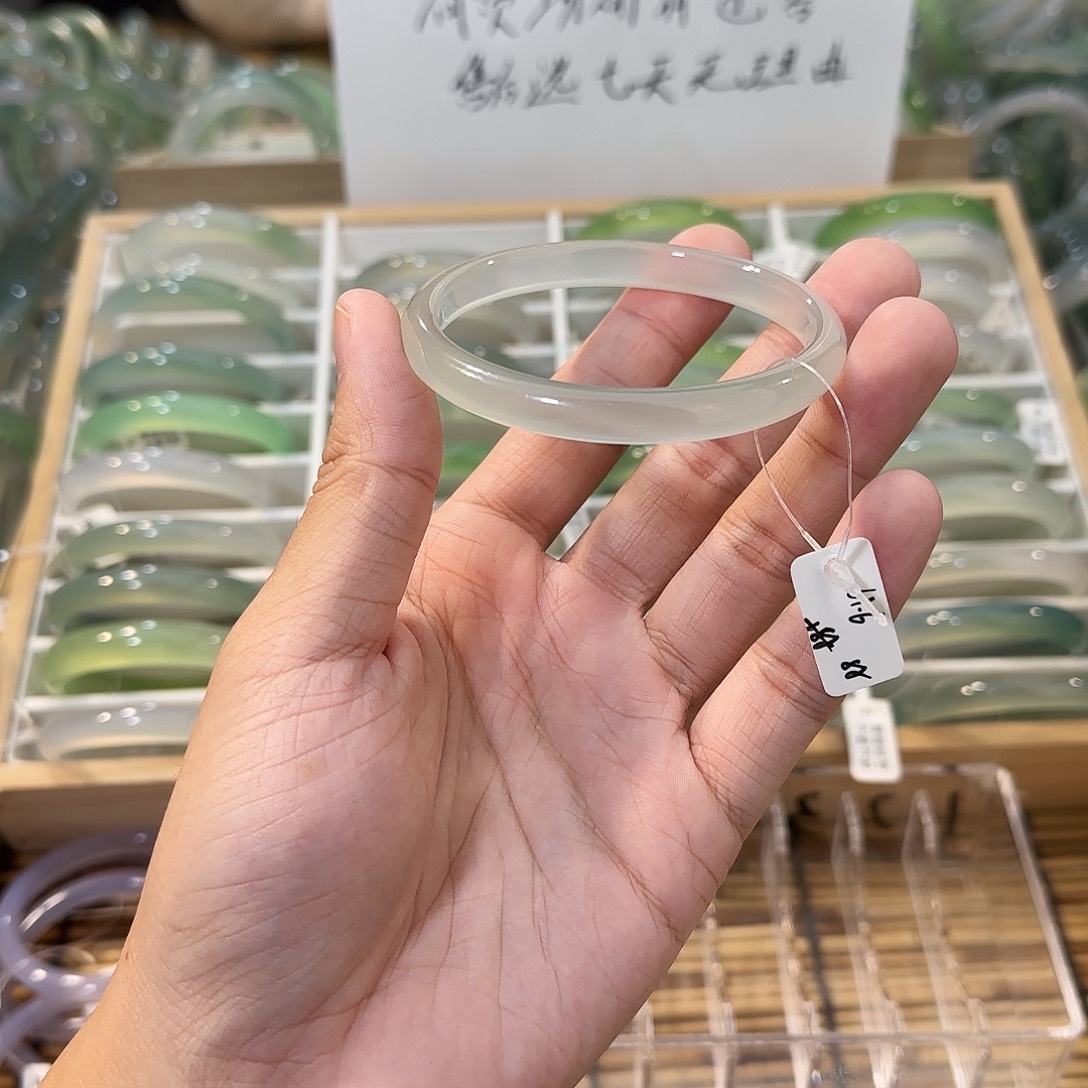 玛瑙/玉髓未镶嵌手镯圈口61.6