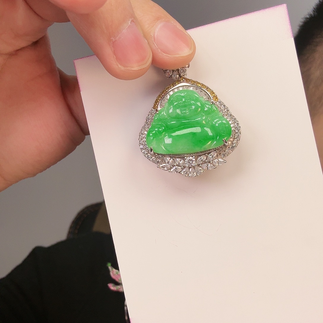 翡翠颈饰未镶嵌一件