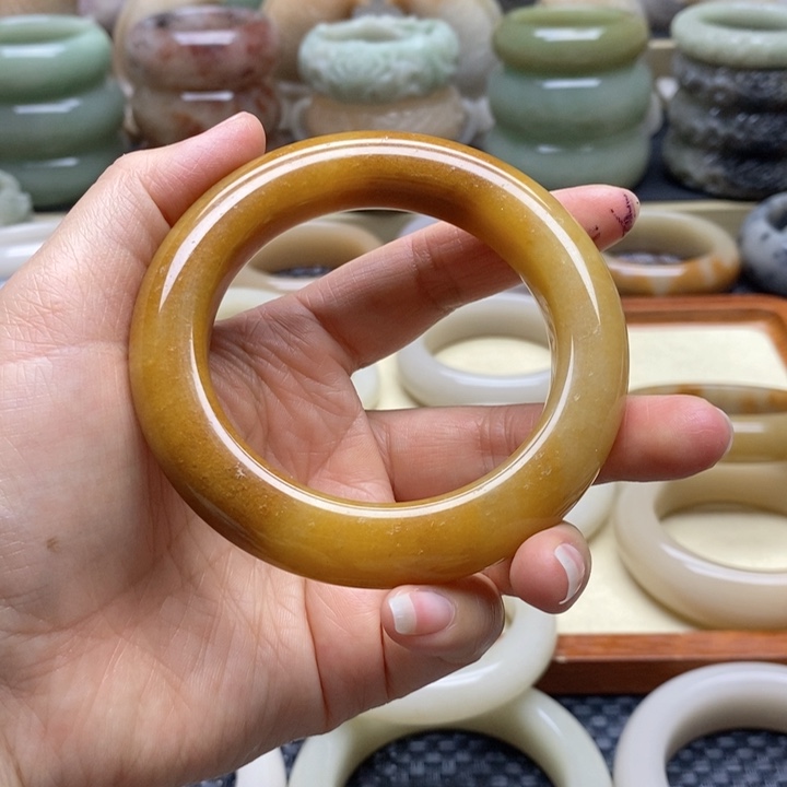 石英岩玉手镯未镶嵌