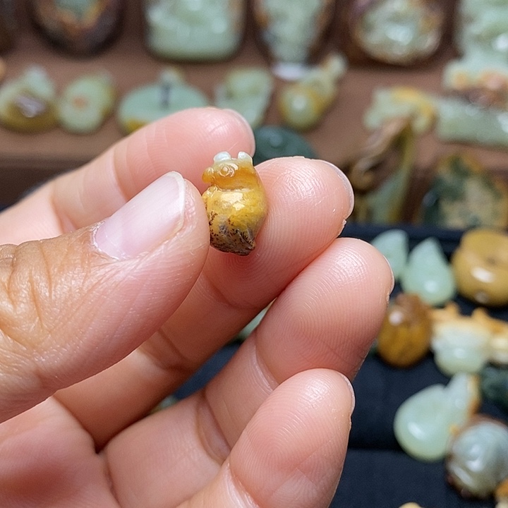 盛***国岫岩河磨玉（透闪石质玉）未镶嵌颈饰