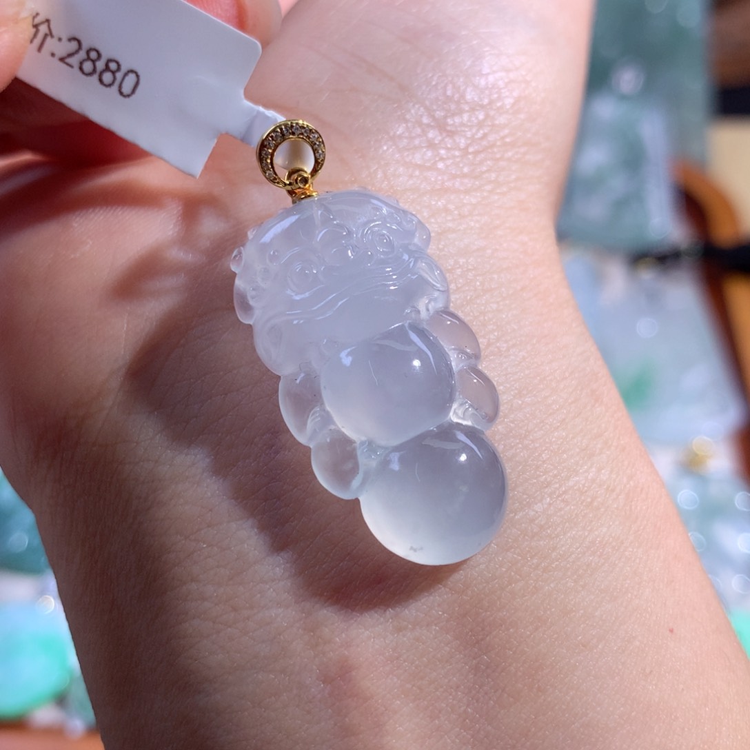 翡翠颈饰18K金镶嵌醒狮